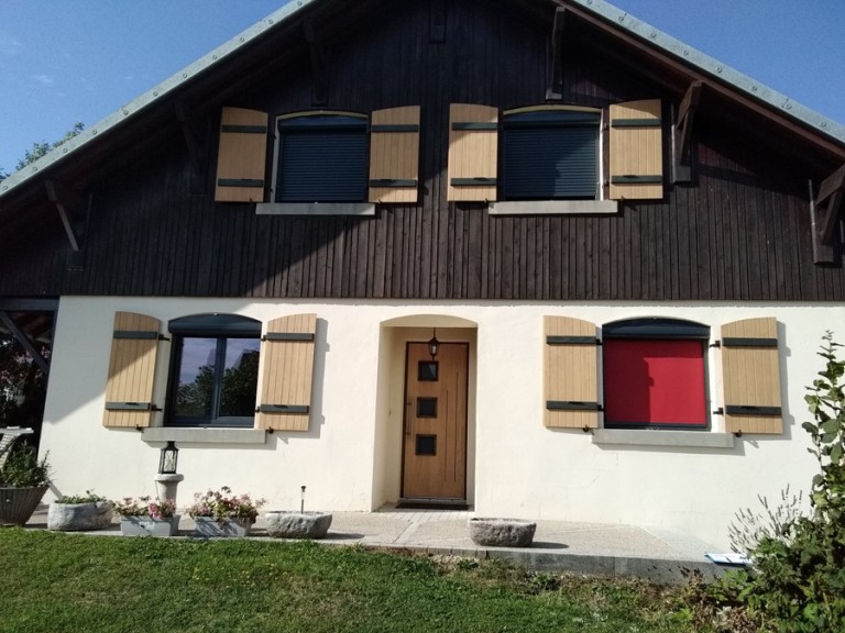 Pose de Fenêtres et Volets à Damprichard, Montlebon et Charquemont : Les Avantages du Sur-Mesure